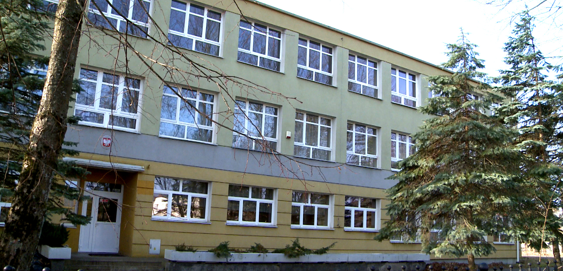 Byłe liceum do wyburzenia