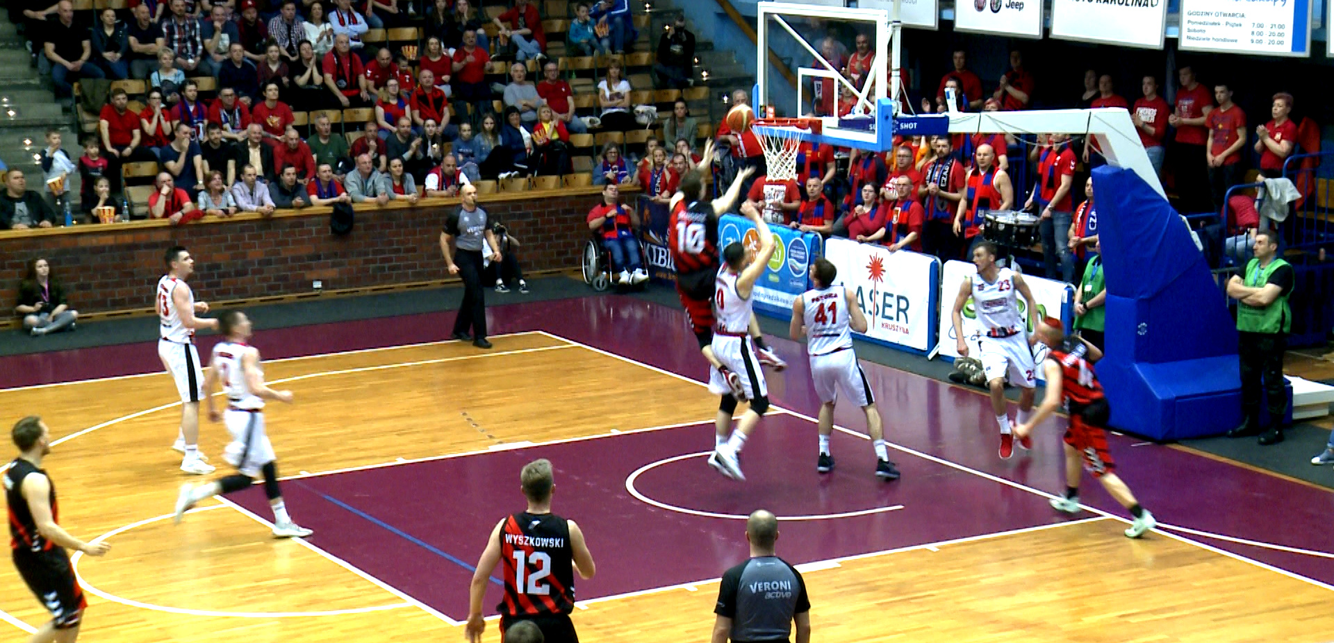 W play-off remis