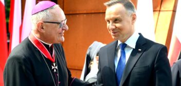 Biskup Edward Dajczak odznaczony przez Prezydenta RP