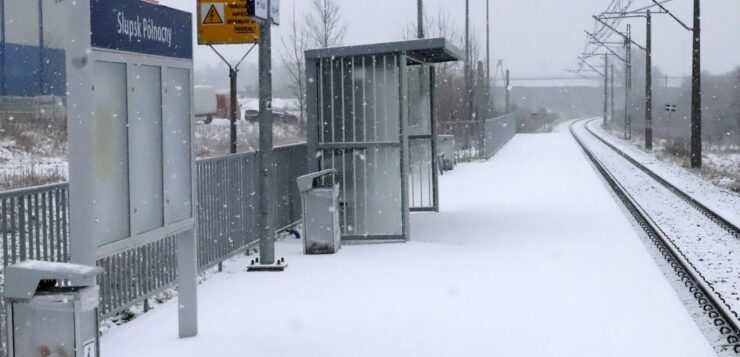 Oblodzona trakcja, zatrzymane pociągi (aktualizacja)