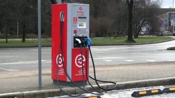 Ustka w stronę ładowania elektryków