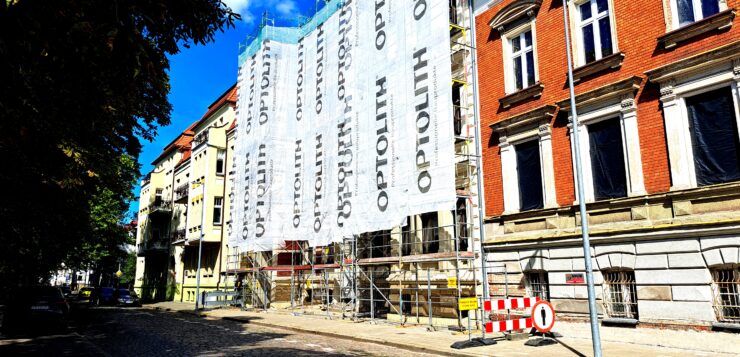 Inwestycja przy ulicy Partyzantów na etapie prac fundamentowych i instalatorskich