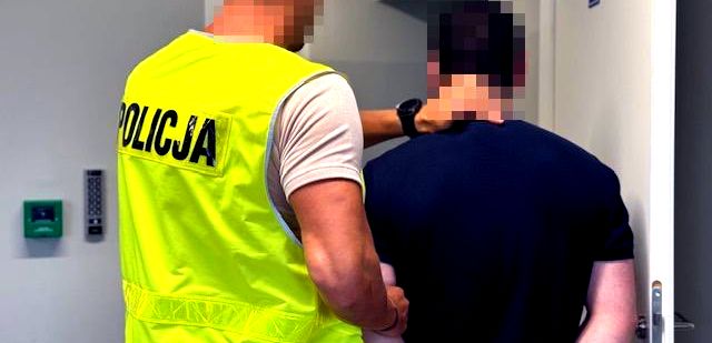 Policja zatrzymała dwóch agresywnych Gruzinów. Grozili taksówkarzowi