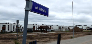 Ciężarówki na uliczkach Zachodu