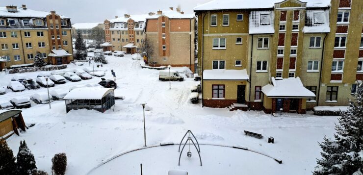 Bezpieczna zabawa na śniegu. Policjanci apelują o ostrożność i rozwagę