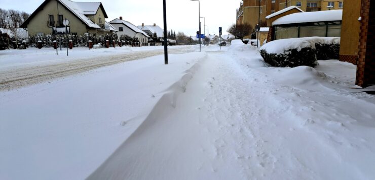 Bezpieczna zabawa na śniegu. Policjanci apelują o ostrożność i rozwagę