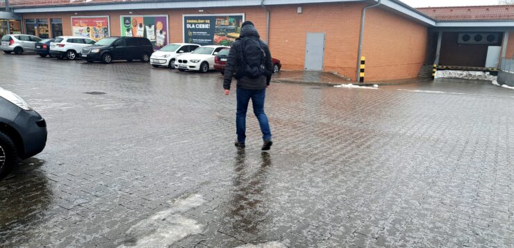 Alert pogodowy: marznące opady deszczu i gołoledź