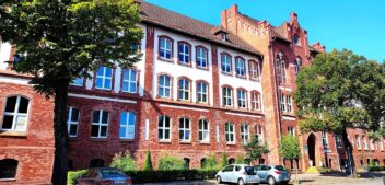 Młodzi dla życia: uczniowie II LO promują krwiodawstwo i dawstwo szpiku kostnego